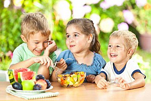 Chế độ dinh dưỡng cho trẻ tự kỷ: Nên và không nên ăn gì?